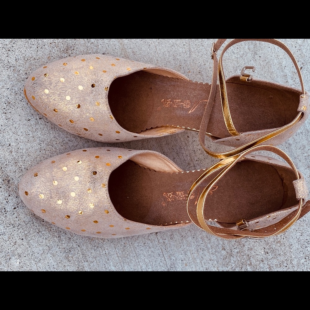 Beautiful suede upper and bottom shoes, good for dance